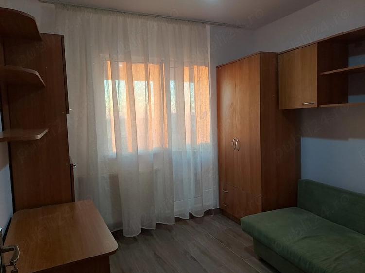 Apartament cu 3 camere semidecomandat în Șagului