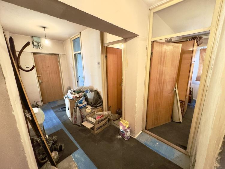 Apartament cu 3 camere decomandat în Uverturii