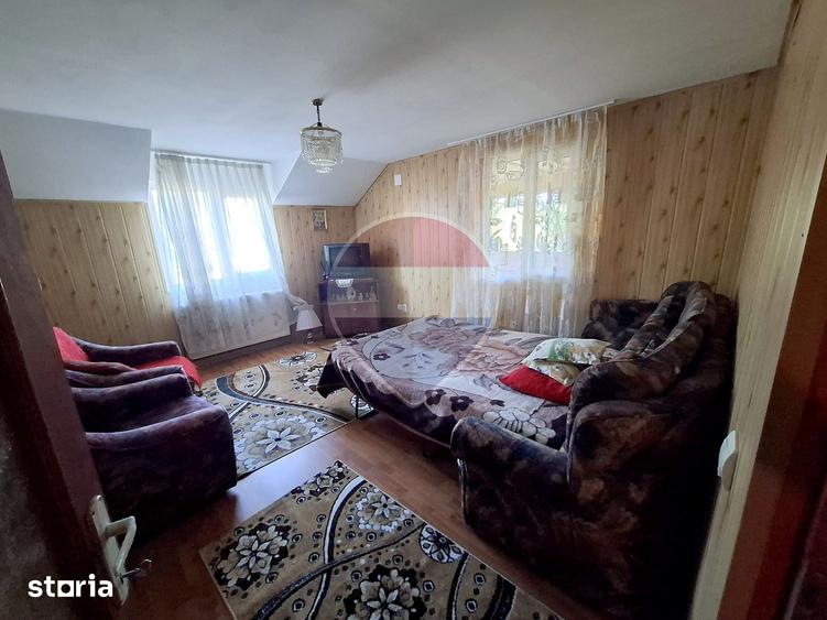 Casă cu 7 camere cu Teren 826 Mp în Provița de Sus