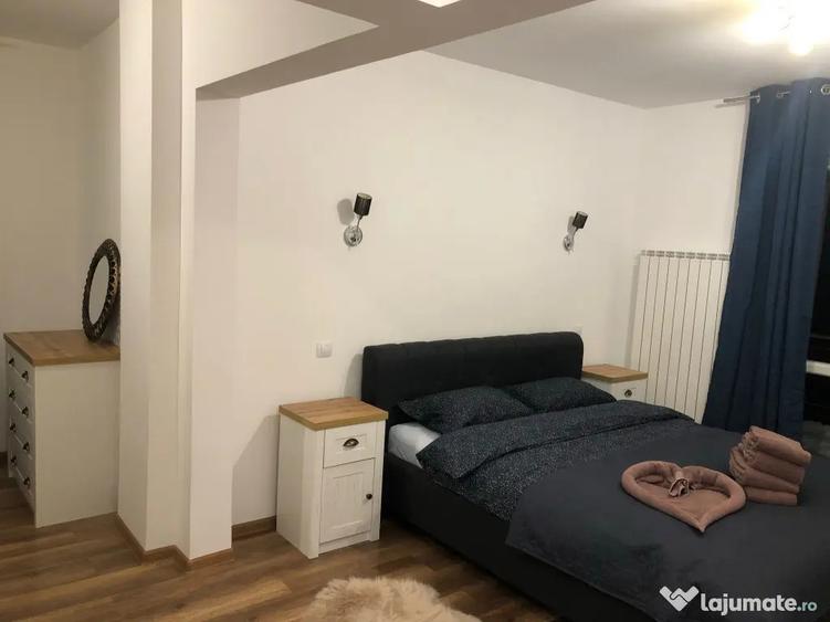 Apartament cu 4 camere decomandat în Cioplea