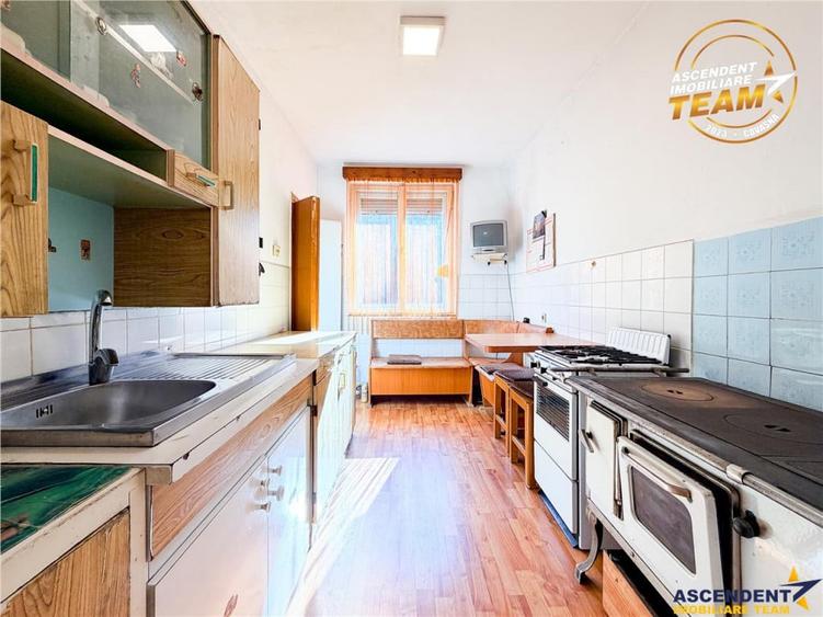 Apartament cu 3 camere decomandat în Malnaș