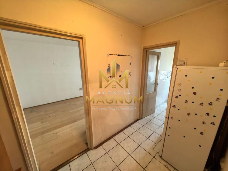 Apartament cu 3 camere semidecomandat în Decebal