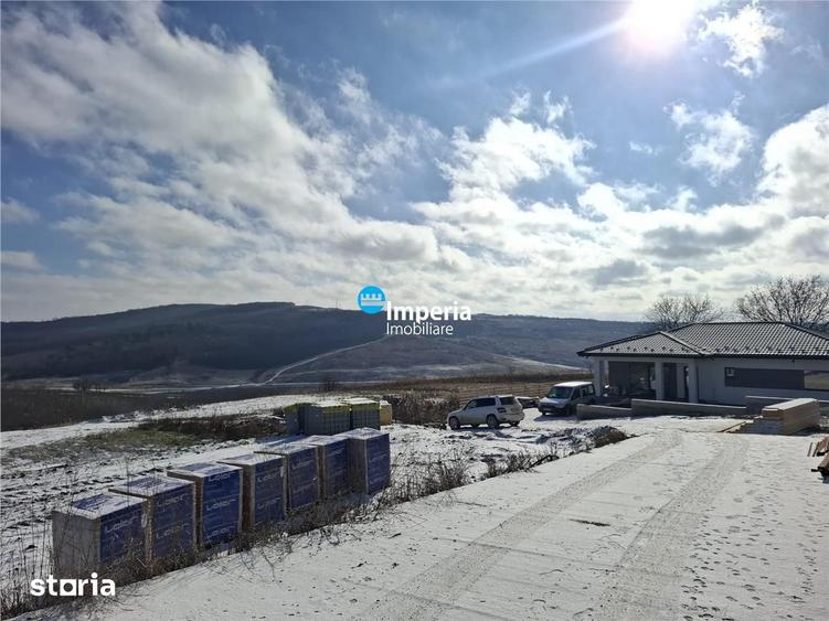 Teren de 1200 mp, în Aroneanu