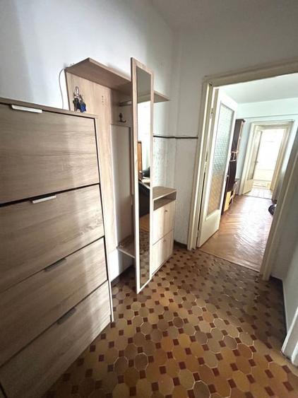 Apartament cu 2 camere semidecomandat, mobilat în Central