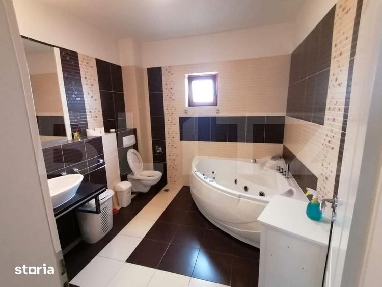 Casă cu 10 camere cu Teren 450 Mp în Gruia