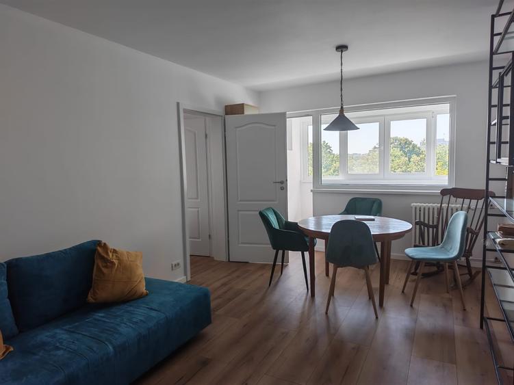 Apartament cu 3 camere semidecomandat în Drumul Taberei