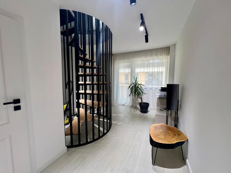 Apartament cu 3 camere semidecomandat, mobilat în Florești