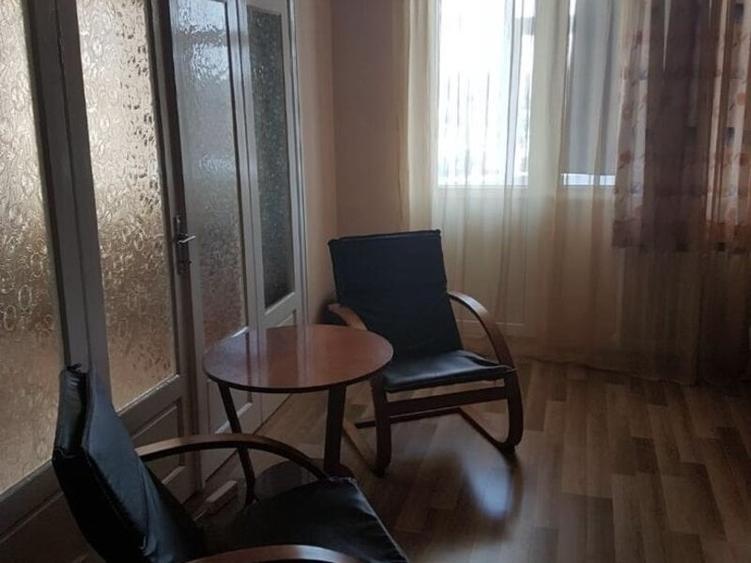 Apartament cu 3 camere decomandat în Berceni