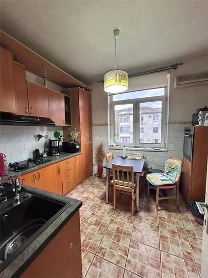 Apartament cu 3 camere decomandat în Luncă