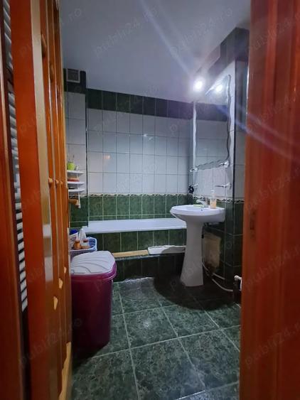 Apartament cu 3 camere decomandat în Metalurgie
