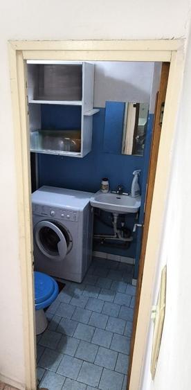 Apartament cu 3 camere decomandat în Tei