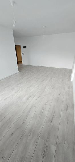 Apartament cu 2 camere decomandat în Tractorul