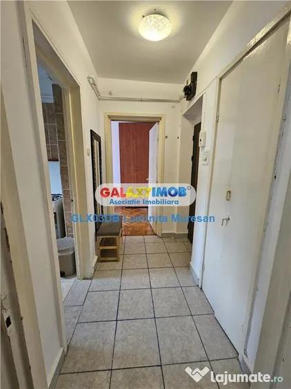 Apartament cu 3 camere semidecomandat în Micro 9