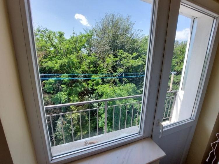Apartament cu 3 camere decomandat, mobilat în Prundu