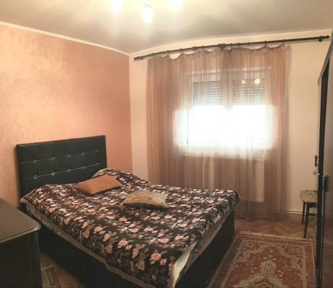 Apartament cu 3 camere decomandat în Școlilor