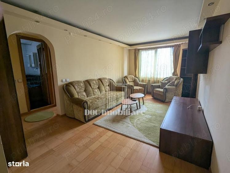 Apartament cu 4 camere semidecomandat în Costin Georgian