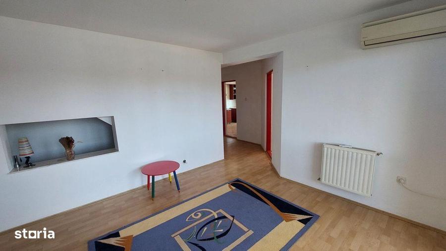 Apartament cu 3 camere, mobilat în Cetate