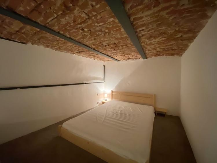 Apartament cu 2 camere semidecomandat, mobilat în Central