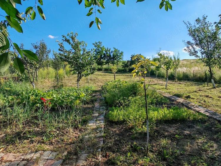 Casă cu 5 camere cu Teren 900 Mp în Stăuceni