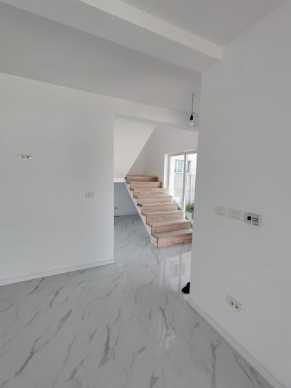Casă individuală cu 5 camere cu Canalizare în Exterior Vest