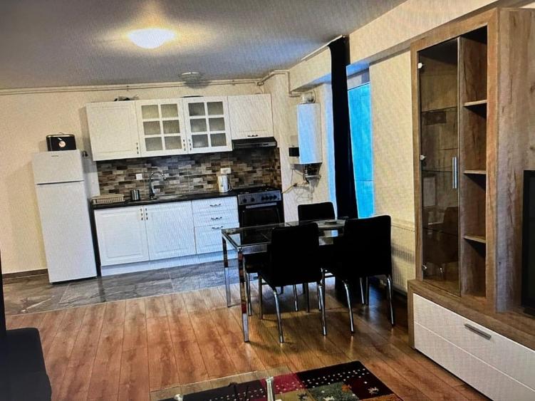 Apartament cu 2 camere semidecomandat, mobilat în Nord