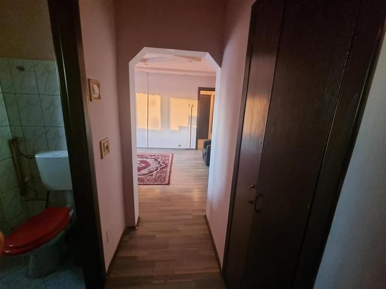 Apartament cu 2 camere semidecomandat, mobilat în Central