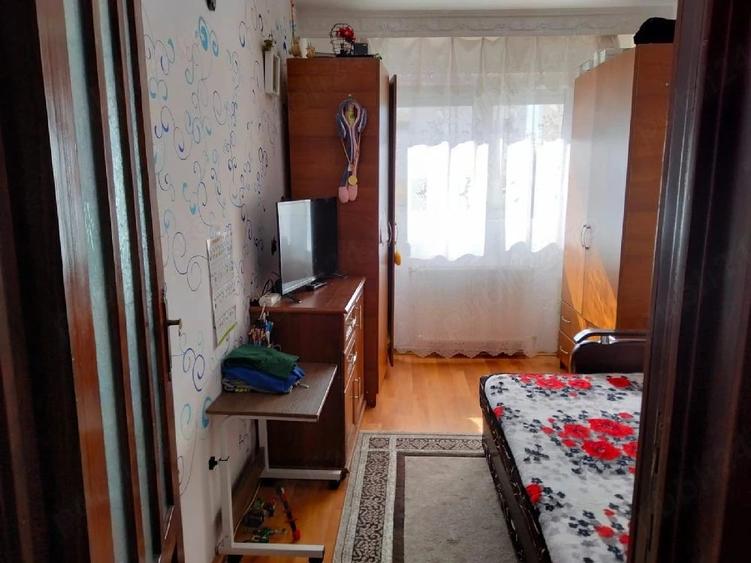 Apartament cu 3 camere decomandat în Mioriței