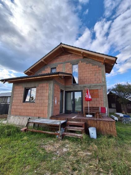 Casă cu 3 camere în Bercioiu