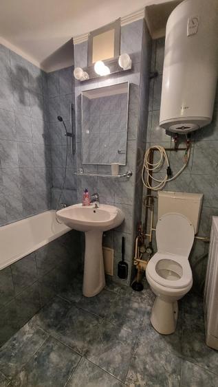Garsonieră decomandată în Tei