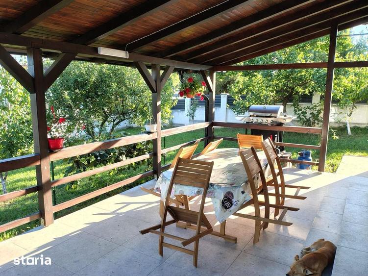 Casă cu 5 camere cu Teren 1300 Mp în Curtești