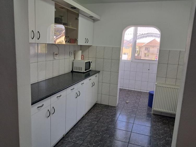 Apartament cu 2 camere decomandat în Cihei