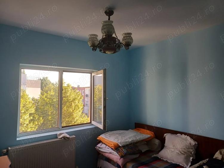 Apartament cu 3 camere decomandat în Tineretului