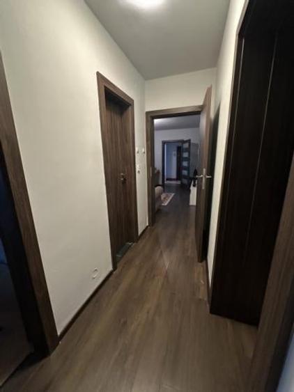 Apartament cu 3 camere semidecomandat, mobilat în Dristor