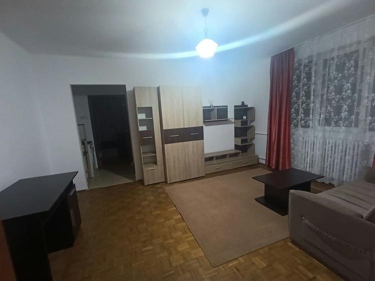 Apartament cu 2 camere semidecomandat în Dosu Bricii