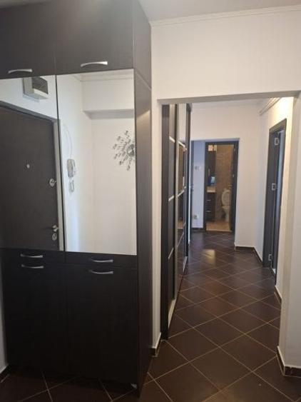 Apartament cu 3 camere decomandat, mobilat în Titan