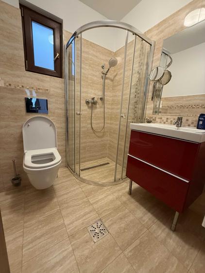 Casă cu 4 camere cu Teren 450 Mp în Ostratu