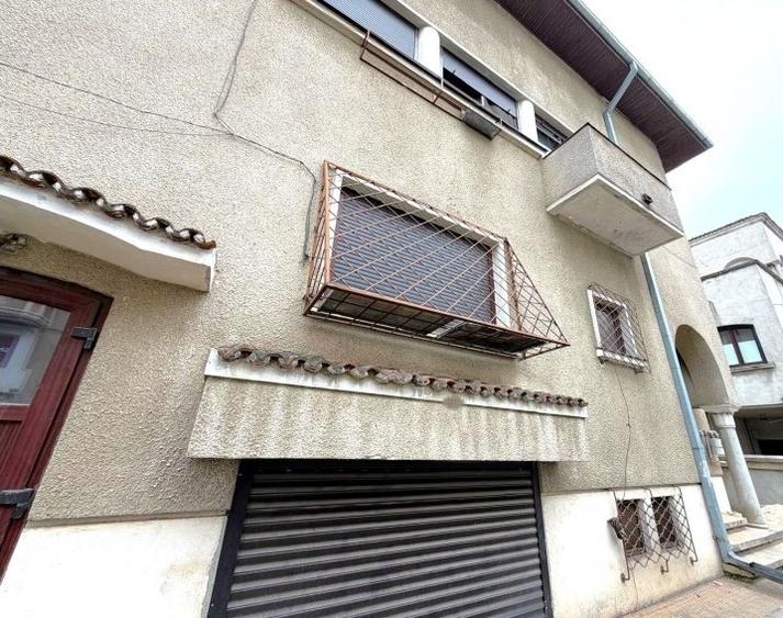 Casă cu 9 camere cu Teren 297 Mp în Dorobanți