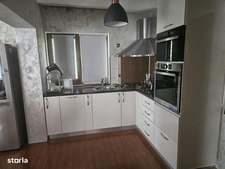 Casă cu 4 camere în Câmpului