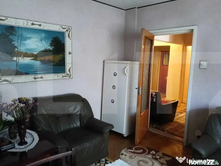 Apartament cu 4 camere decomandat în Central