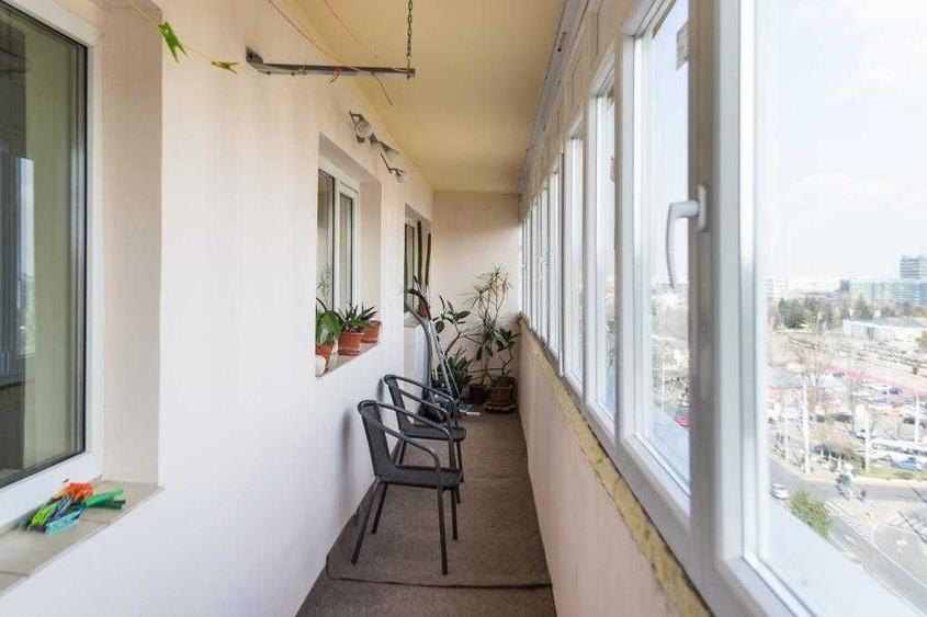 Apartament cu 3 camere decomandat în Berceni