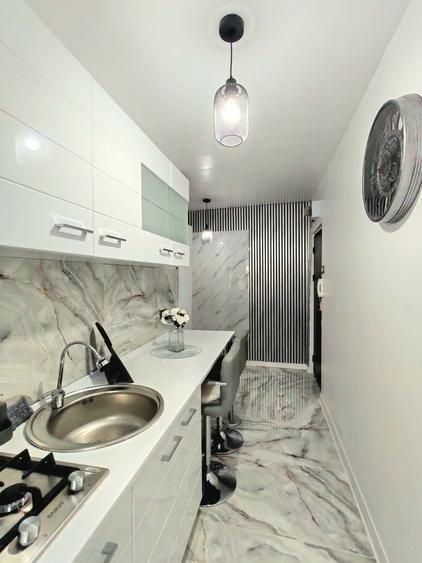 Apartament cu 3 camere semidecomandat, mobilat în Complex Studențesc