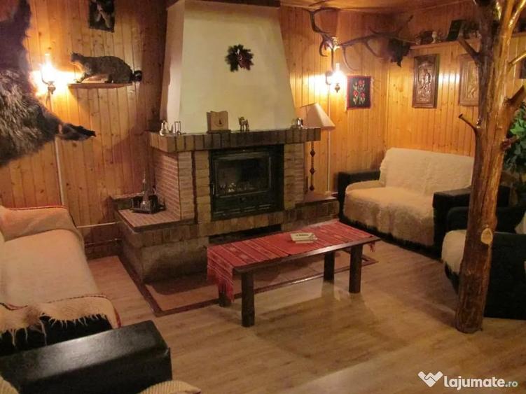 Casă cu 10 camere cu Teren 1900 Mp în Central