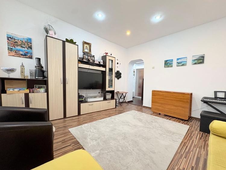 Apartament cu 3 camere decomandat, mobilat în Palas
