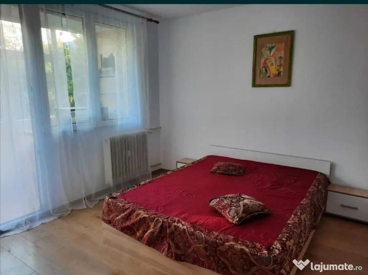 Apartament cu 3 camere decomandat în Drumul Taberei