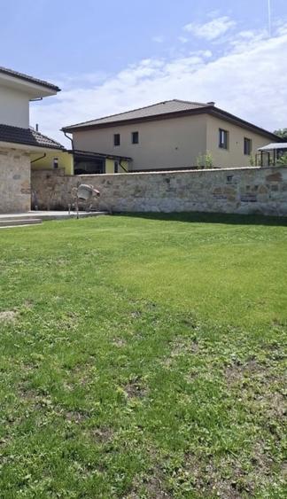 Casă individuală cu 4 camere cu Canalizare în Dezmir