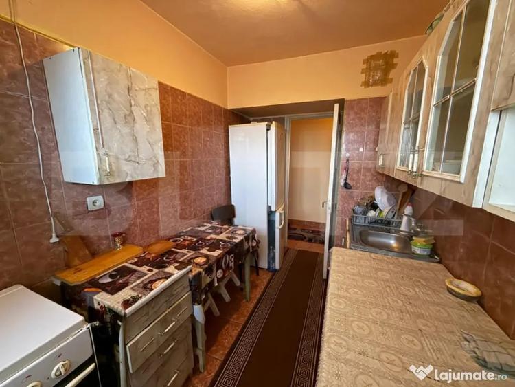 Apartament cu 3 camere semidecomandat în Central