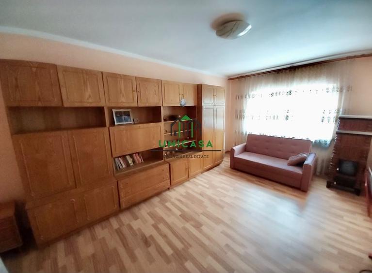 Apartament cu 3 camere decomandat în Voineasa