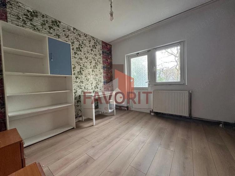 Apartament cu 3 camere decomandat în Lipovei