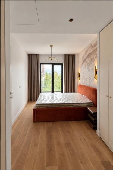Apartament cu 3 camere semidecomandat, mobilat în Străulești