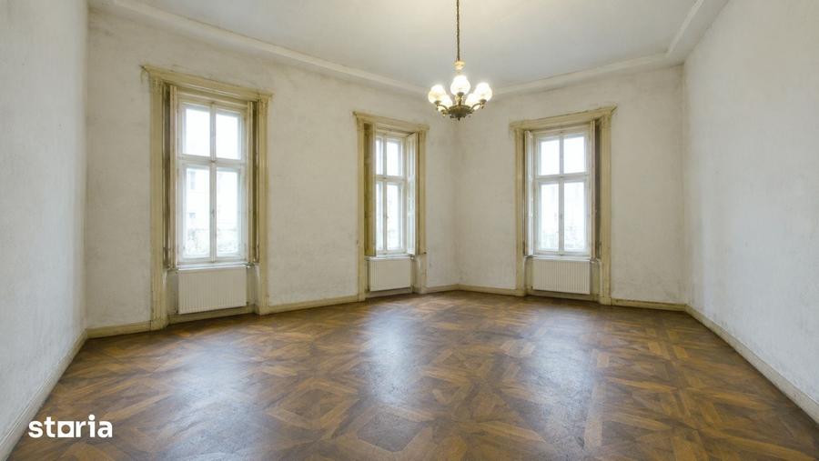 Apartament cu 8 camere în Central